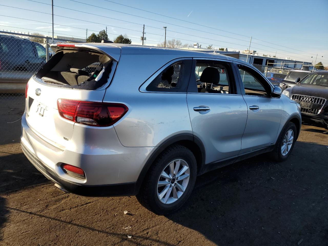 Image 3 of 2019 KIA SORENTO LX 2019 with VIN 5XYPGDA50KG465726