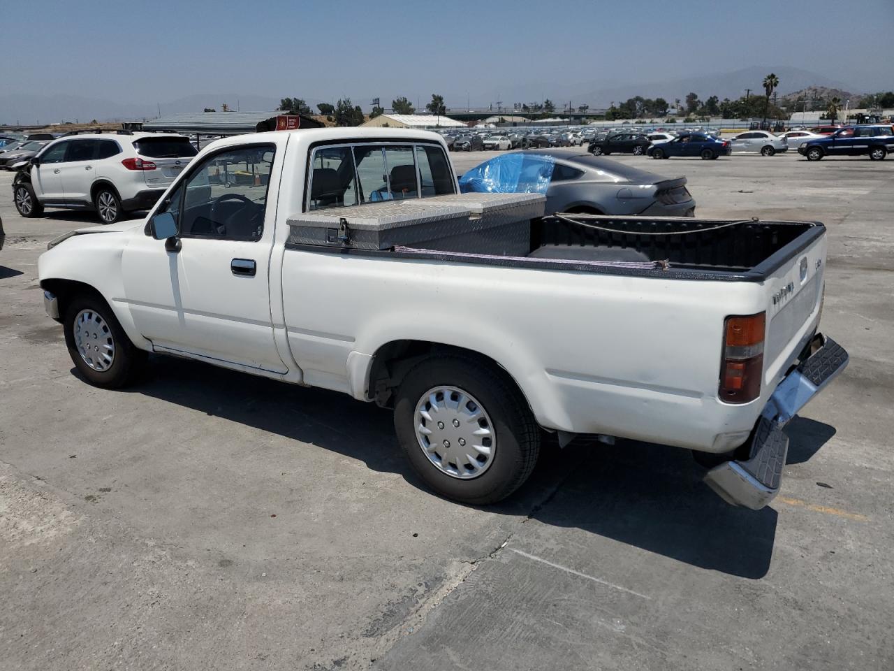 Image 2 of 1991 TOYOTA PICKUP 1/2 TON SHORT WHEELBASE DLX 1991 with VIN JT4RN81P8M5129342