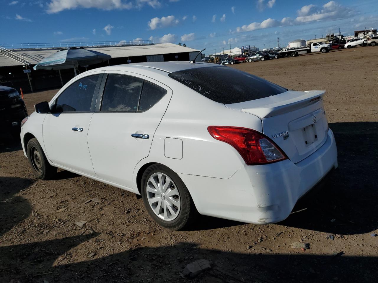 Obraz 2 z 2018 NISSAN VERSA S 2018 z VIN 3N1CN7AP8JL805979