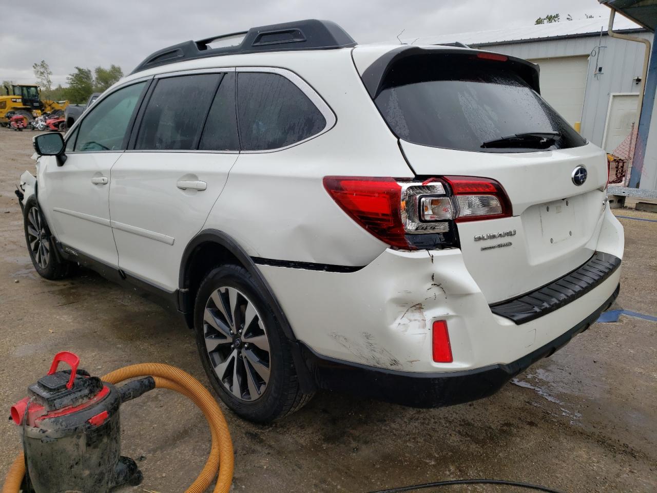 Изображение 2 2015 SUBARU OUTBACK 2.5I LIMITED 2015 с VIN 4S4BSAJC7F3251408