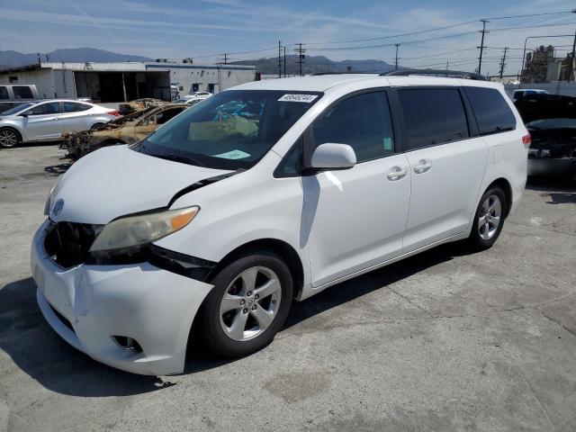Obraz 1 z 2013 TOYOTA SIENNA LE 2013 z VIN 5TDKK3DC0DS357948