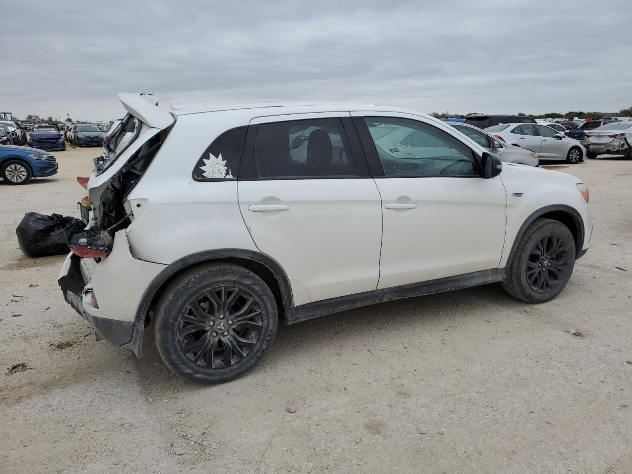 Obraz 3 z 2019 MITSUBISHI OUTLANDER SPORT ES 2019 z VIN JA4AP3AUXKU008793
