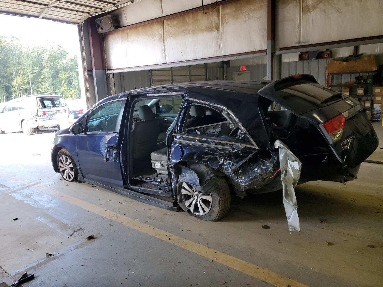 Изображение 2 2015 HONDA ODYSSEY EXL 2015 с VIN 5FNRL5H69FB050989