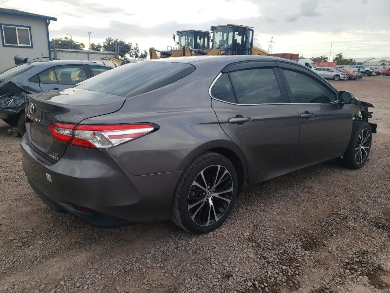Image 3 of 2019 TOYOTA CAMRY LE 2019 with VIN 4T1B31HK2KU005414