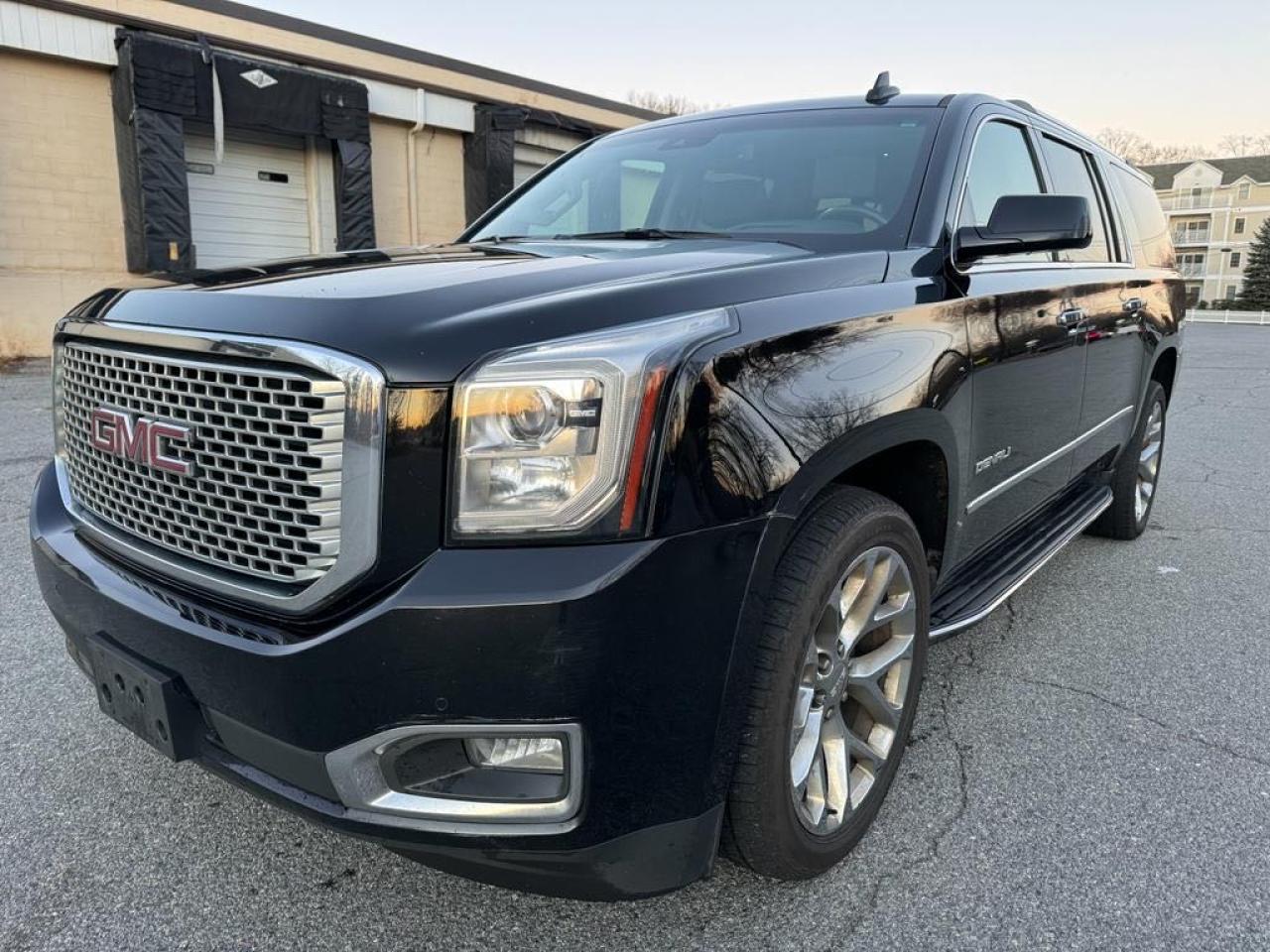 Изображение 2 2017 GMC YUKON XL DENALI 2017 с VIN 1GKS2HKJ1HR243271