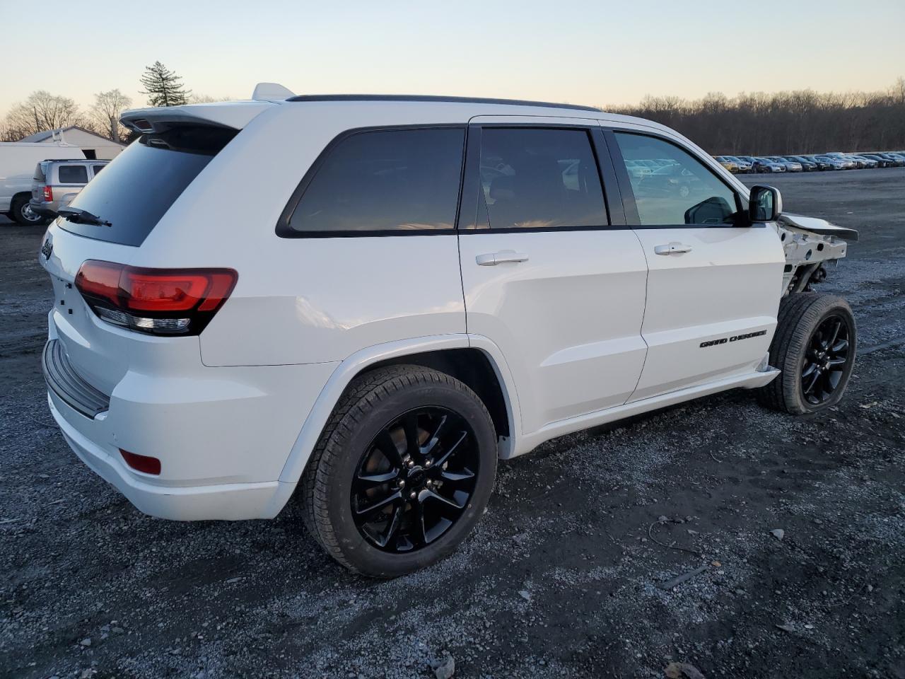 Obraz 3 z 2020 JEEP GRAND CHEROKEE LAREDO 2020 z VIN 1C4RJFAG9LC272259