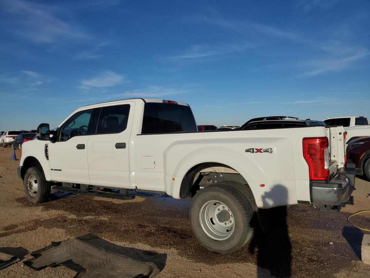 Изображение 2 Ford F350 Super Duty 2017 с VIN 1FT8W3DT6HEC85972