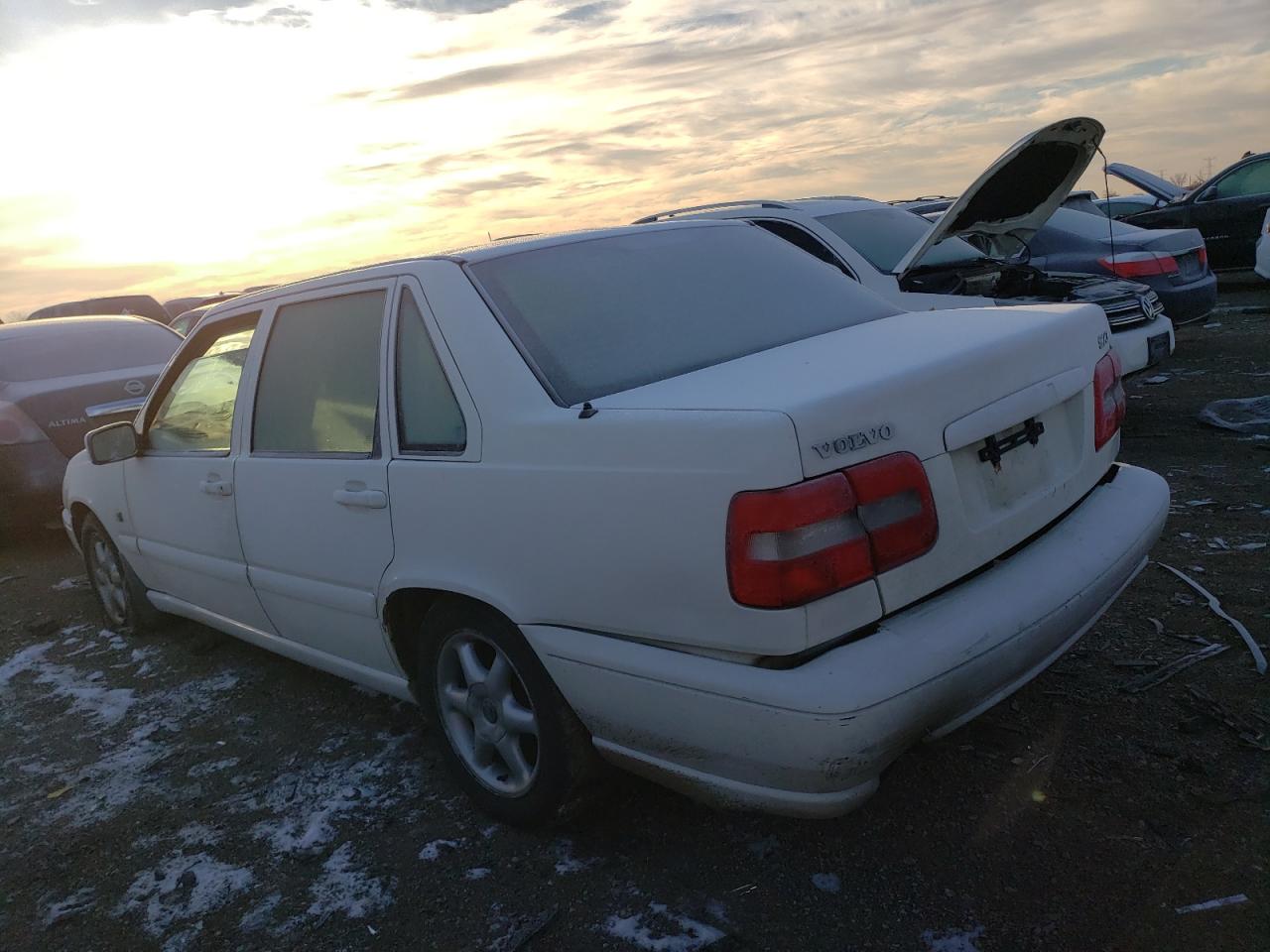 Obraz 2 z 1998 VOLVO S70  1998 z VIN YV1LS5588W2506332