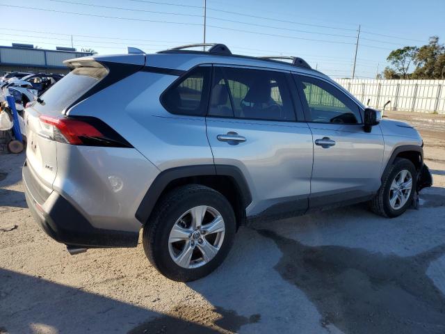 Image 3 of 2020 TOYOTA RAV4 XLE 2020 with VIN JTMW1RFV0LJ021914