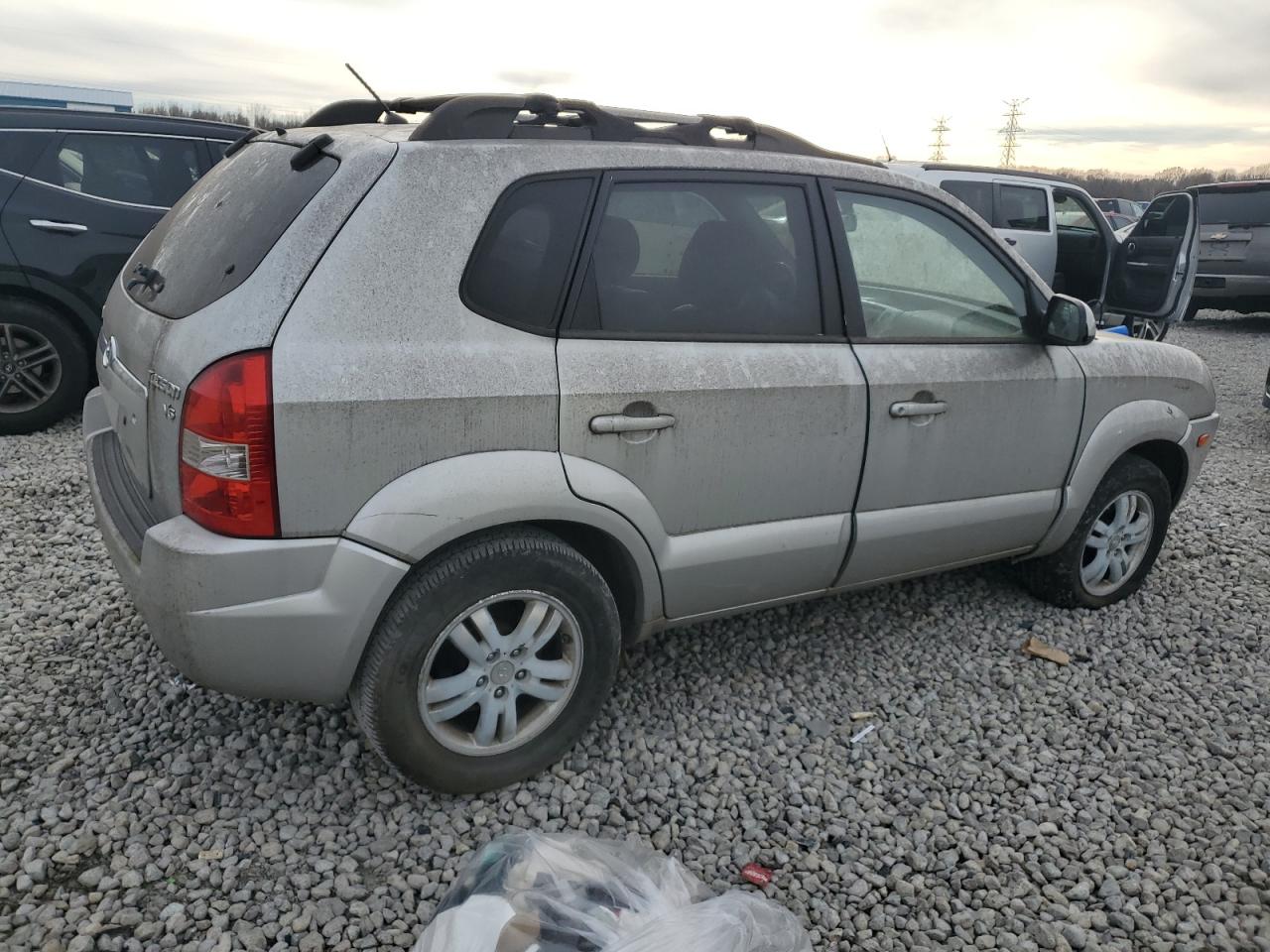 Obraz 3 z 2007 HYUNDAI TUCSON SE 2007 z VIN KM8JN12D77U509089