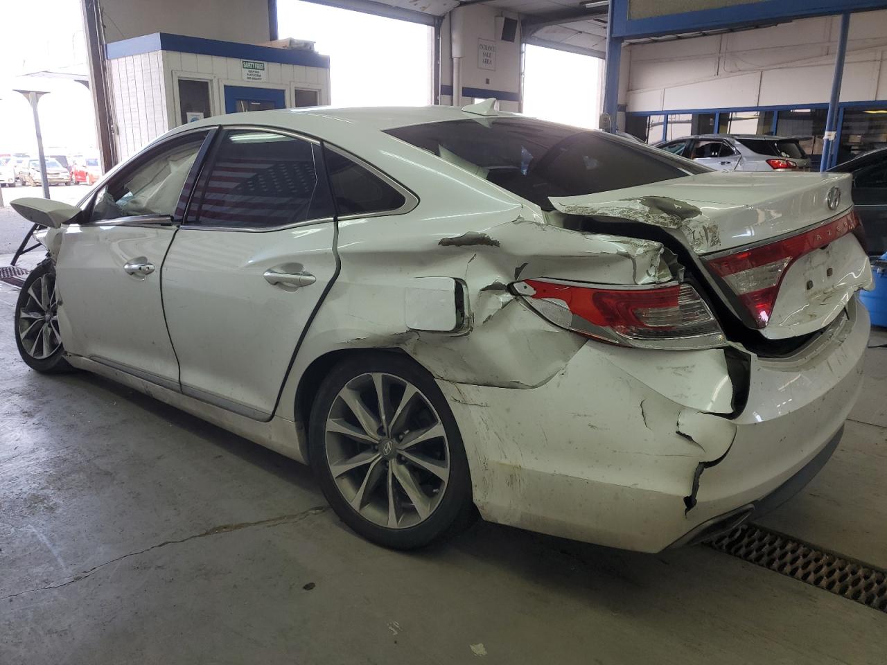 Image 2 of 2017 HYUNDAI AZERA  2017 with VIN KMHFG4JGXHA581856
