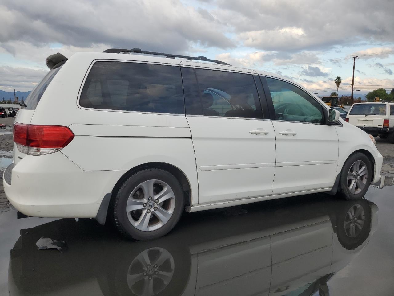 Image 3 of 2008 HONDA ODYSSEY TOURING 2008 with VIN 5FNRL38958B005078