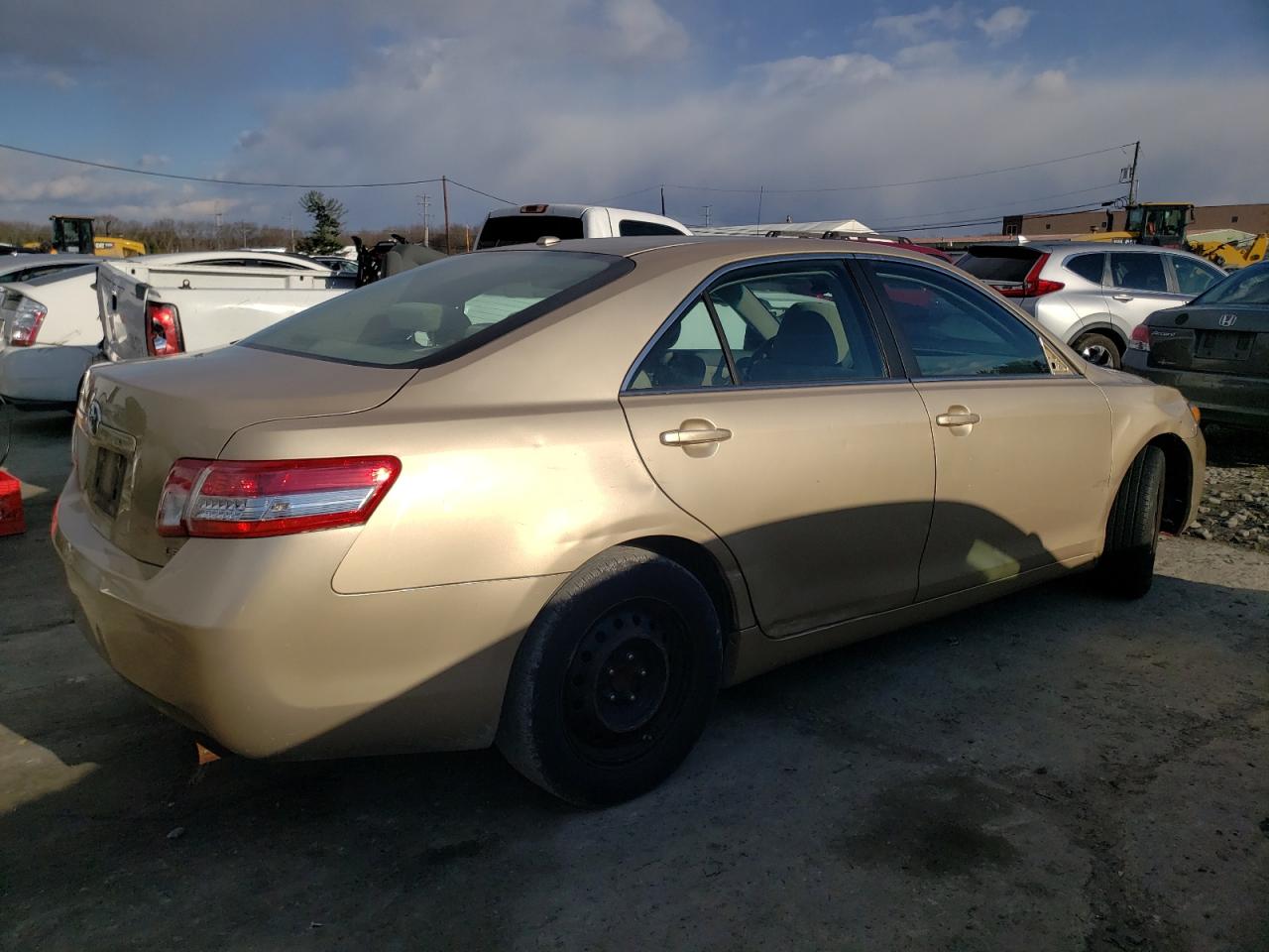 Image 3 of 2016 TOYOTA CAMRY LE 2016 with VIN 4T1BF1FK9GU217373