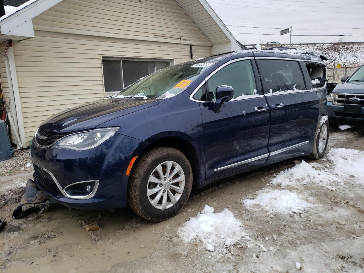 Image 1 of 2018 CHRYSLER PACIFICA TOURING L 2018 with VIN 2C4RC1BG1JR257903