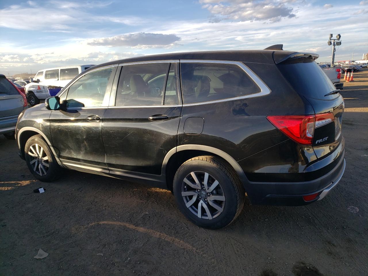 Image 2 of 2019 HONDA PILOT EXL 2019 with VIN 5FNYF6H5XKB007899
