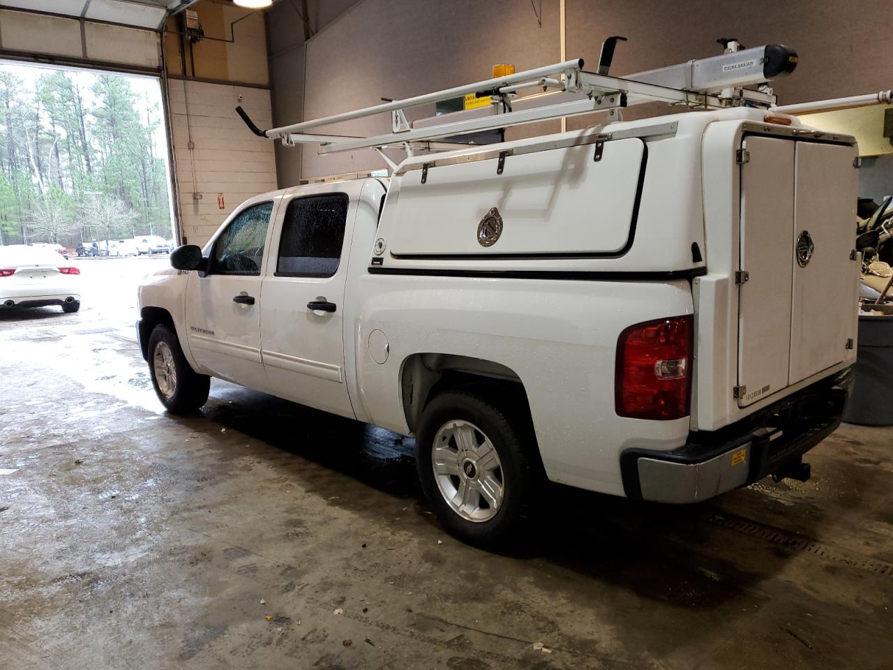 Image 2 of 2012 CHEVROLET SILVERADO C1500 HYBRID 2012 with VIN 3GCUCUEJ4CG153725