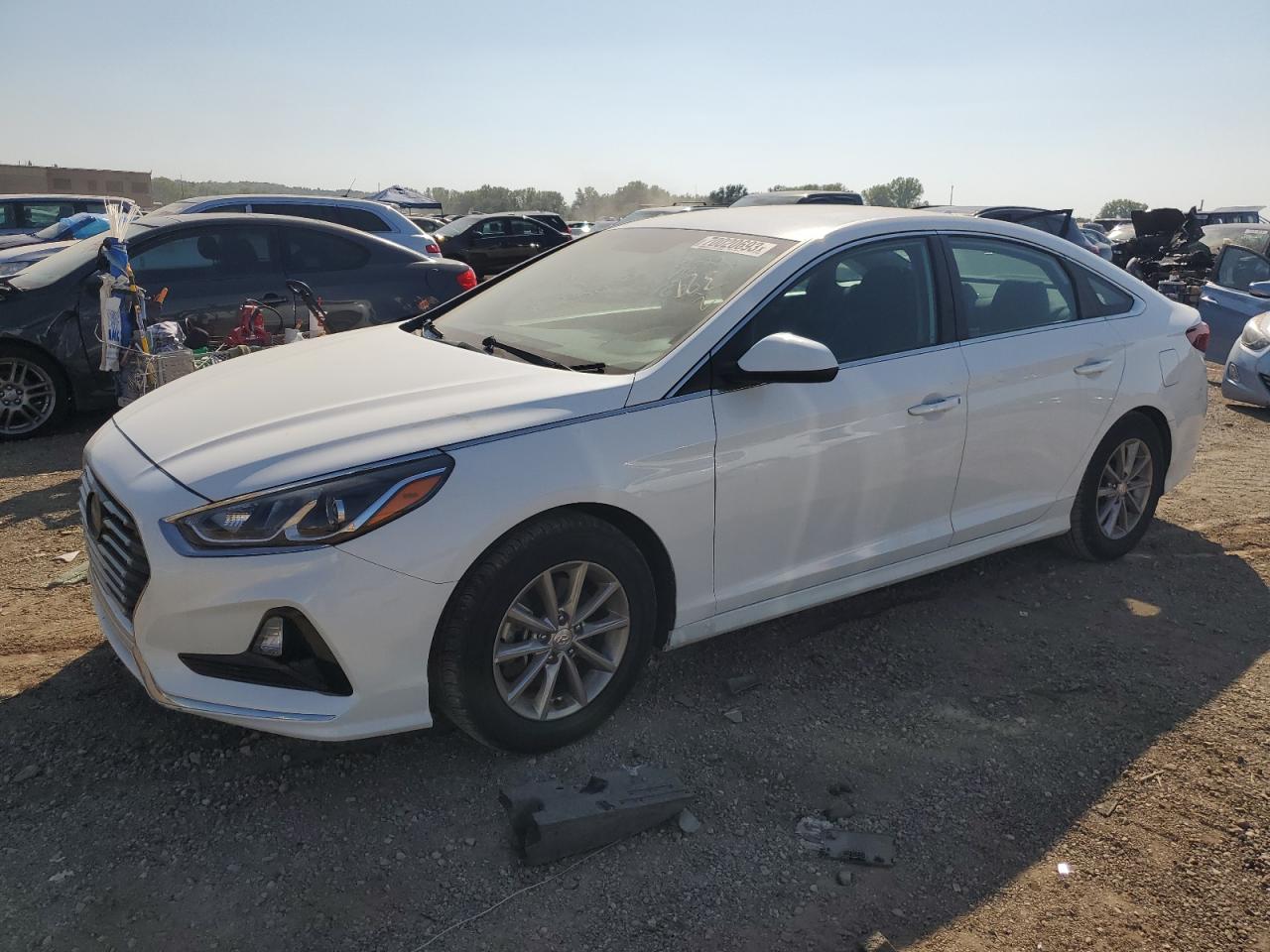 Obraz 1 z 2018 HYUNDAI SONATA SE 2018 z VIN 5NPE24AF7JH601632
