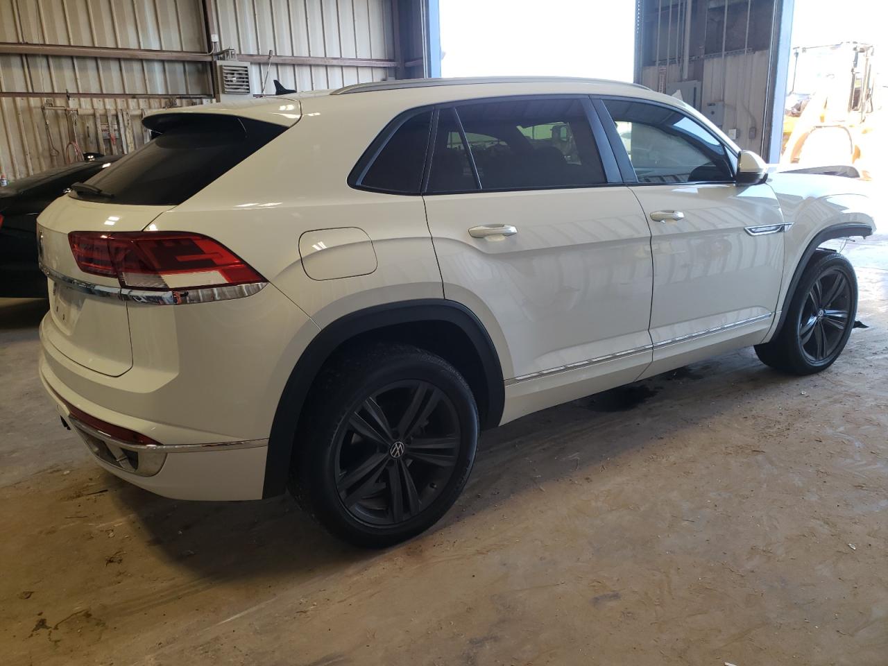 Image 3 of 2021 VOLKSWAGEN ATLAS CROSS SPORT SE 2021 with VIN 1V2ME2CA3MC217242