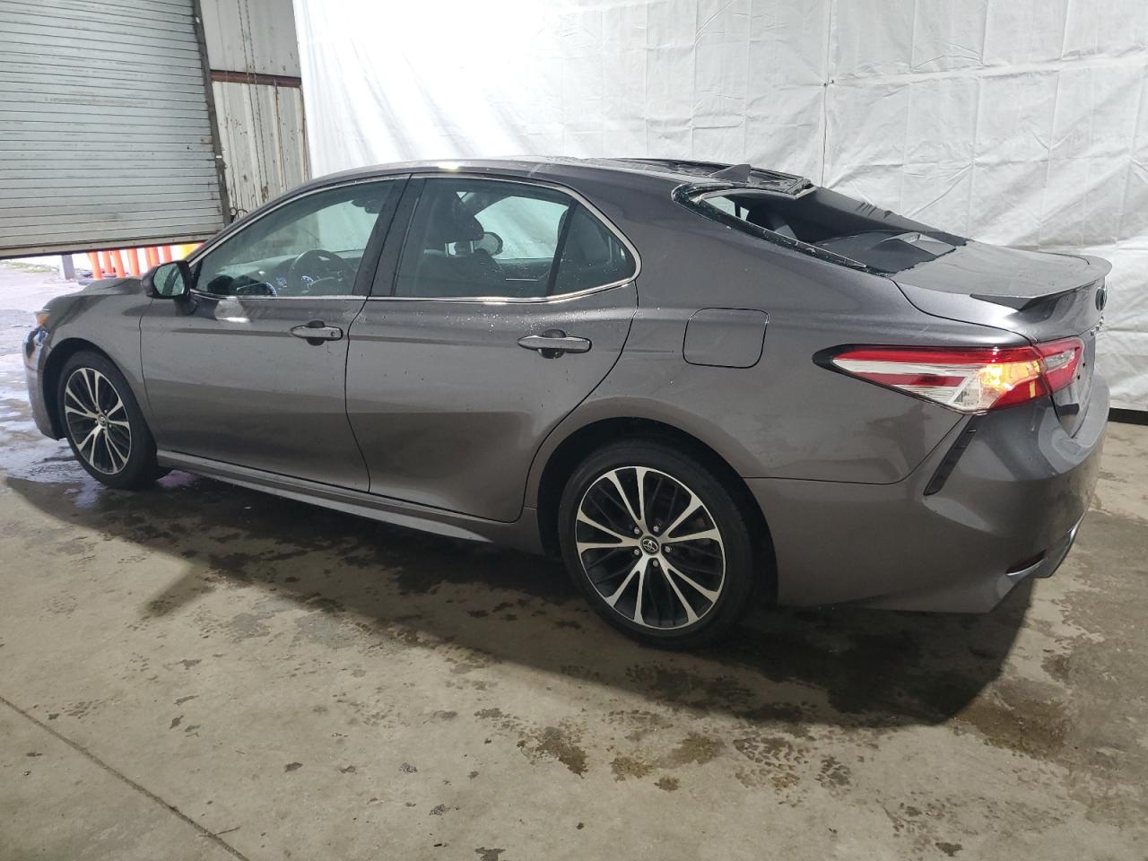 Image 2 of 2020 TOYOTA CAMRY SE 2020 with VIN 4T1G11AK3LU325199