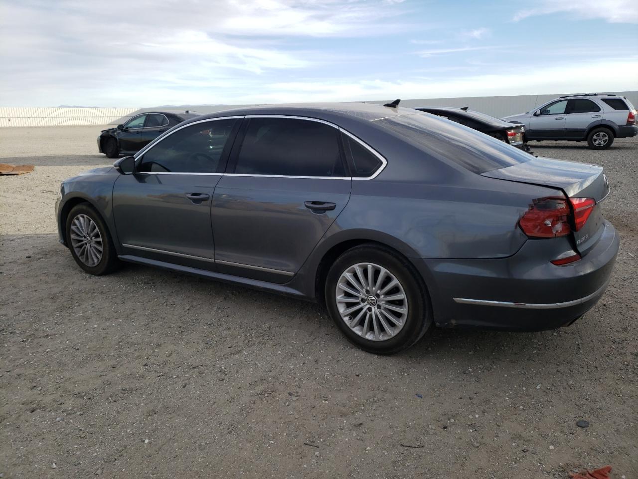 Изображение 2 2016 VOLKSWAGEN PASSAT SE 2016 с VIN 1VWBT7A3XGC033630