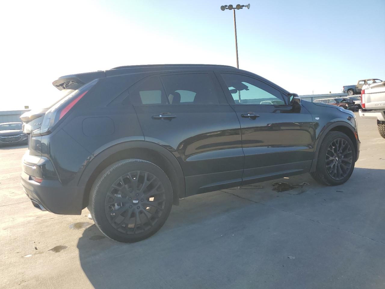 Obraz 3 z 2023 CADILLAC XT4 SPORT 2023 z VIN 1GYFZER46PF107025