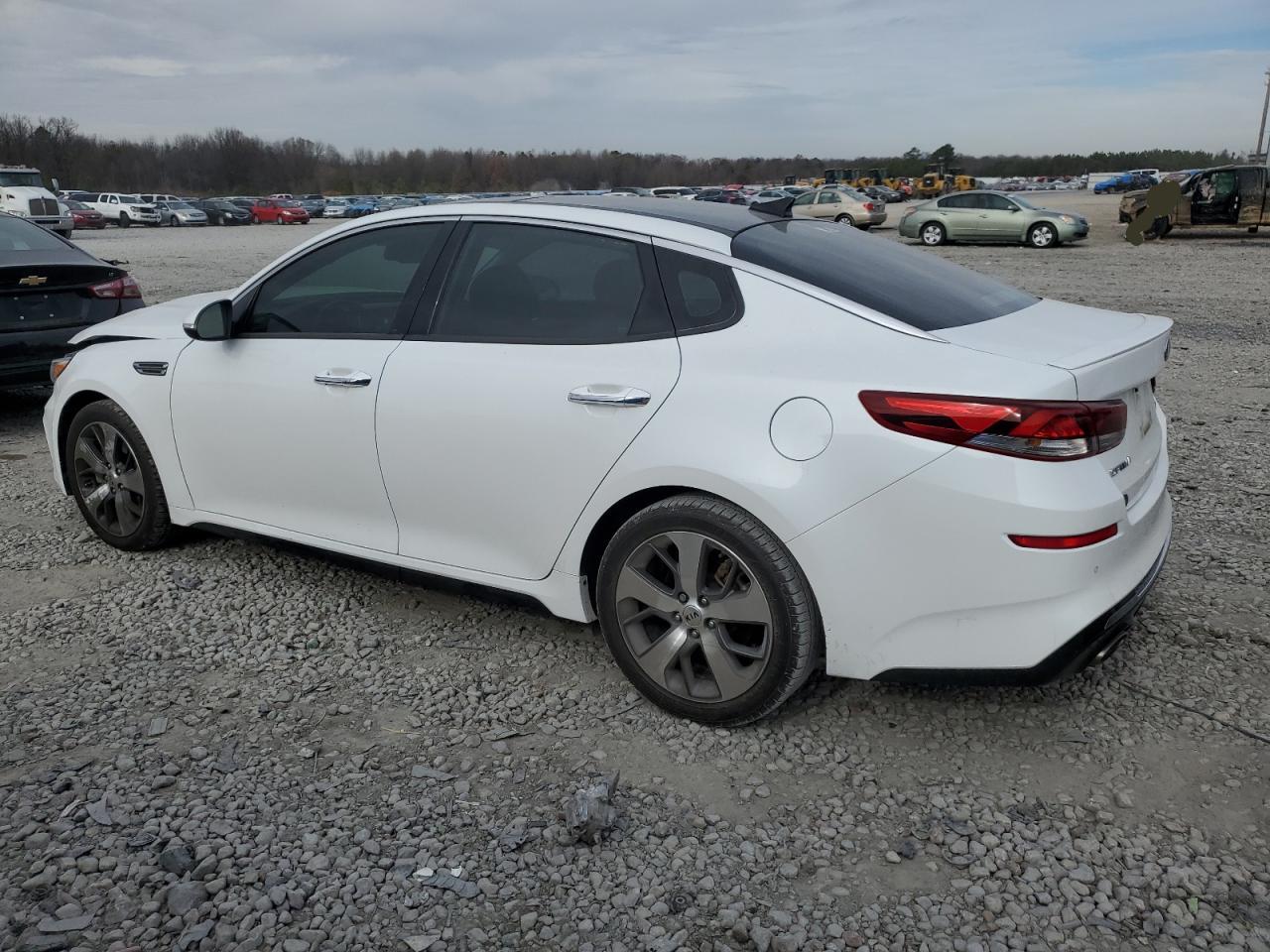 Image 2 of 2019 KIA OPTIMA LX 2019 with VIN 5XXGT4L33KG290996