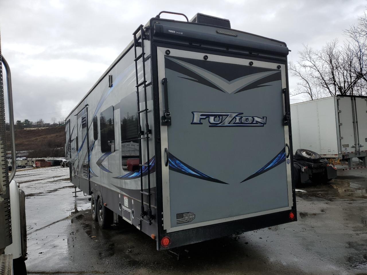 Image 3 of 2018 KEYSTONE FUZION 2018 with VIN 4YDF37120JF810377
