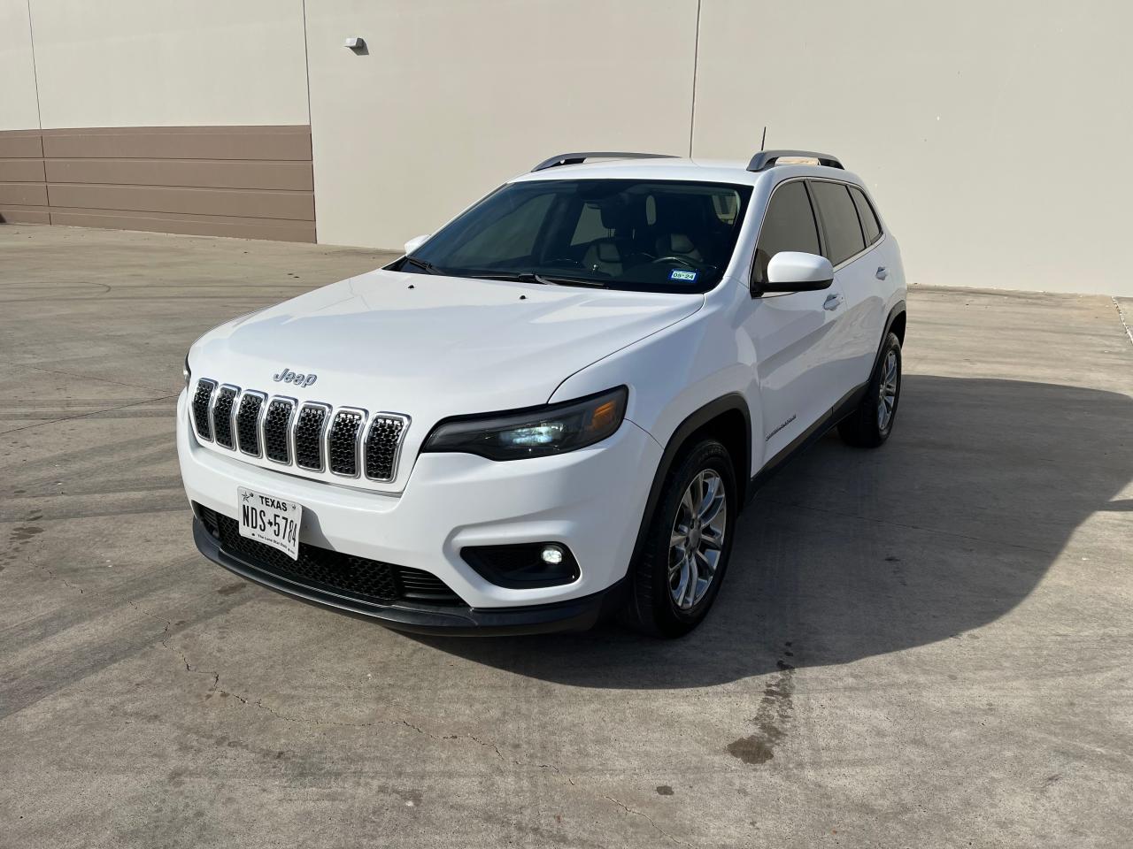 Изображение 2 2019 JEEP CHEROKEE LATITUDE PLUS 2019 с VIN 1C4PJLLB9KD205662