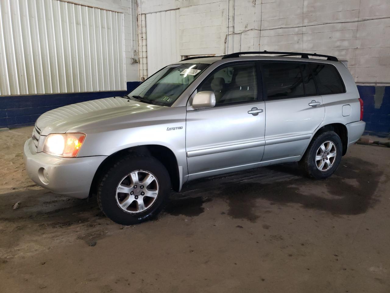 Image 1 of 2003 TOYOTA HIGHLANDER LIMITED 2003 with VIN JTEHF21A330123652