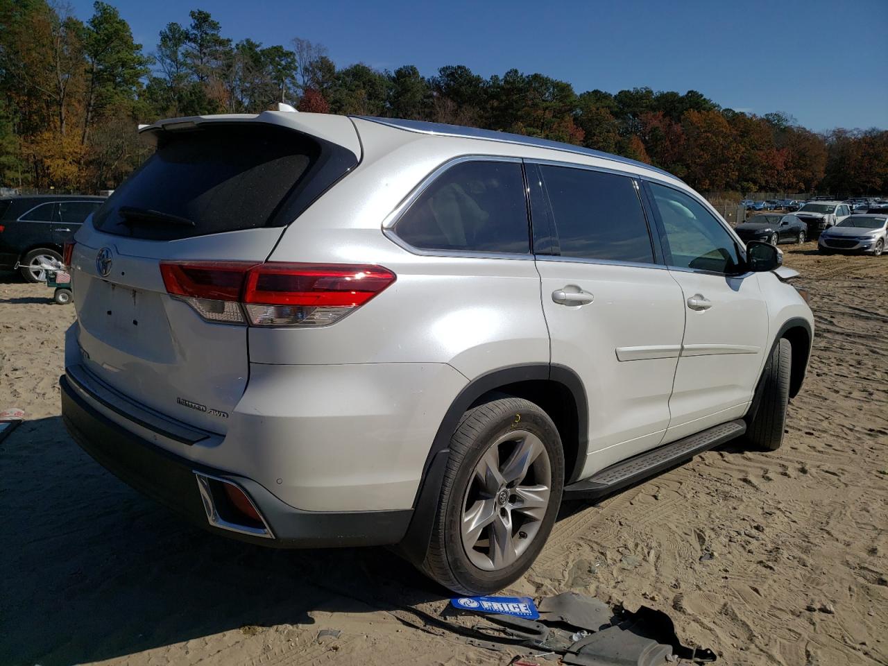 Image 3 of 2017 TOYOTA HIGHLANDER LIMITED 2017 with VIN 5TDDZRFH8HS367035