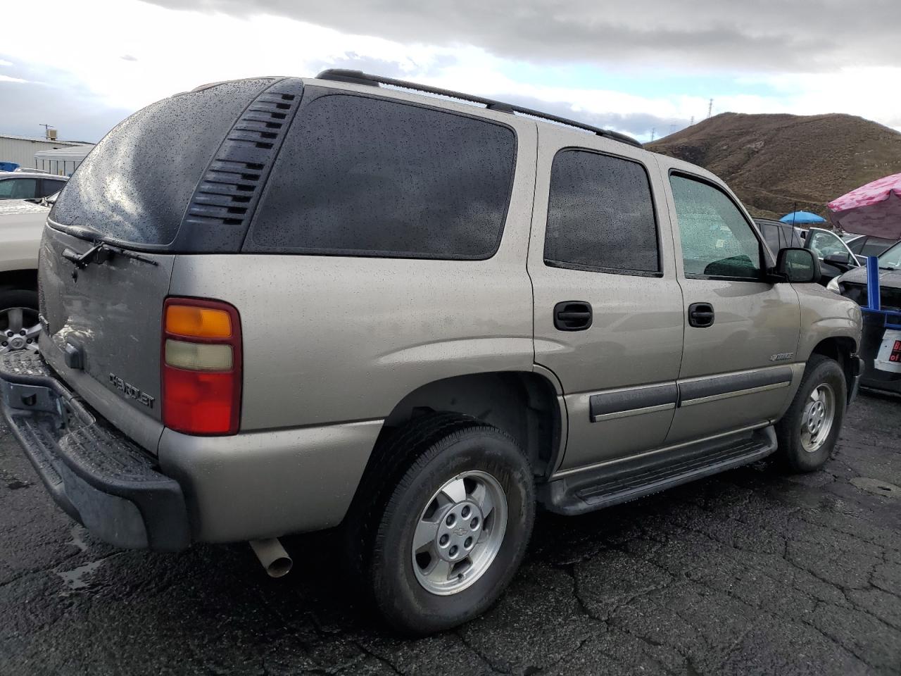 Image 3 of 2003 CHEVROLET TAHOE C1500 2003 with VIN 1GNEC13VX3R213474