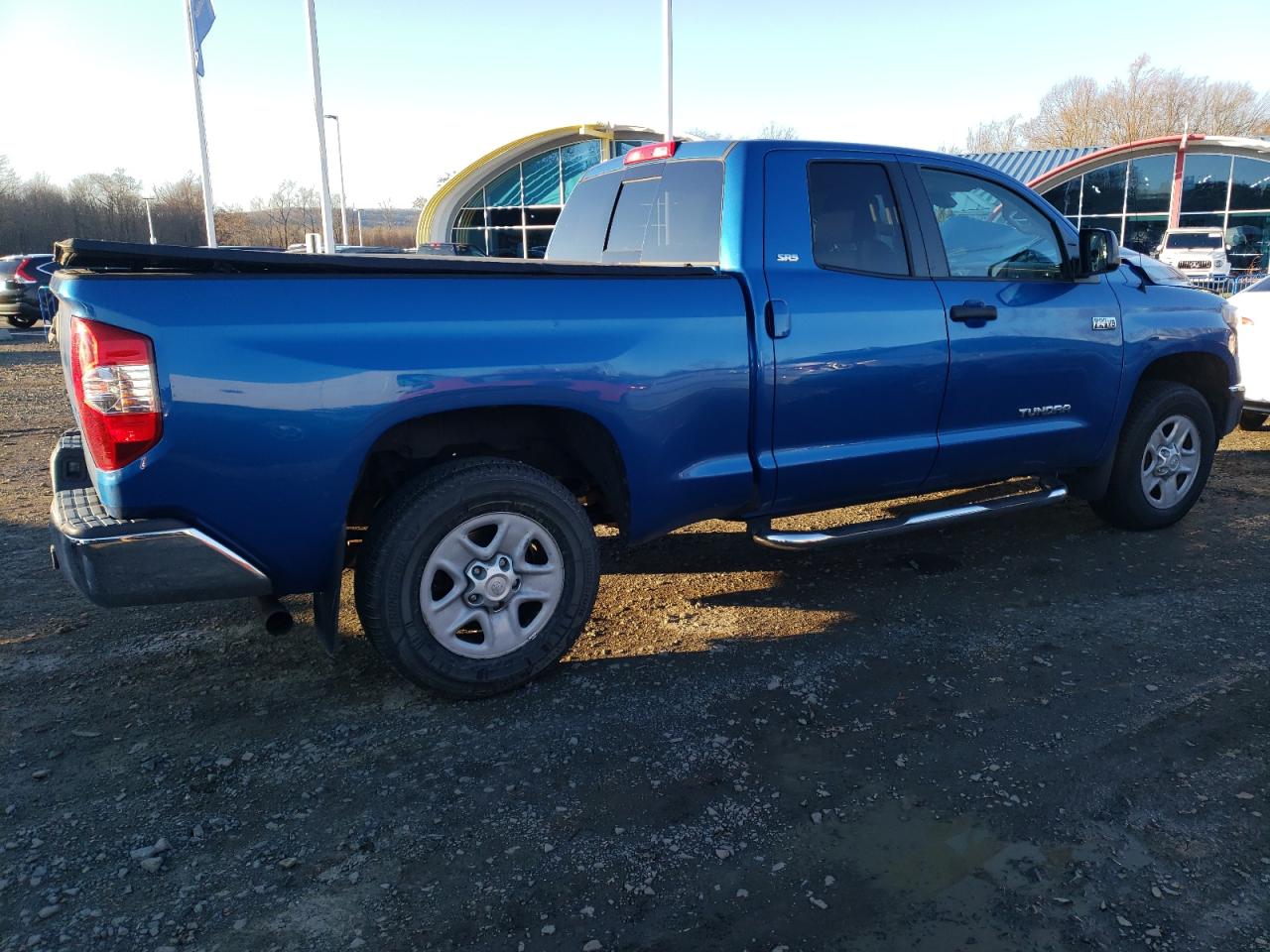 Image 3 of 2018 TOYOTA TUNDRA DOUBLE CAB SR/SR5 2018 with VIN 5TFUY5F14JX728159