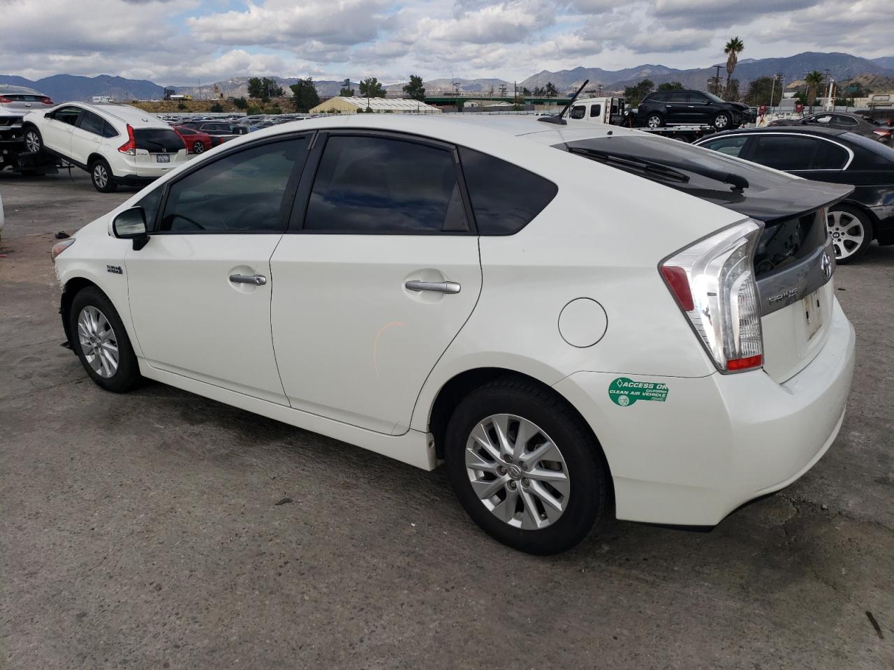 Image 2 of 2014 TOYOTA PRIUS PLUG-IN  2014 with VIN JTDKN3DP5E3060932