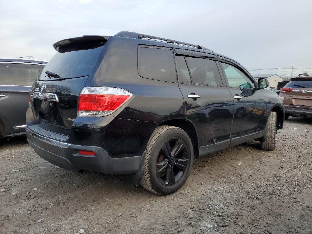 Image 3 of 2011 TOYOTA HIGHLANDER LIMITED 2011 with VIN 5TDDK3EH6BS065897