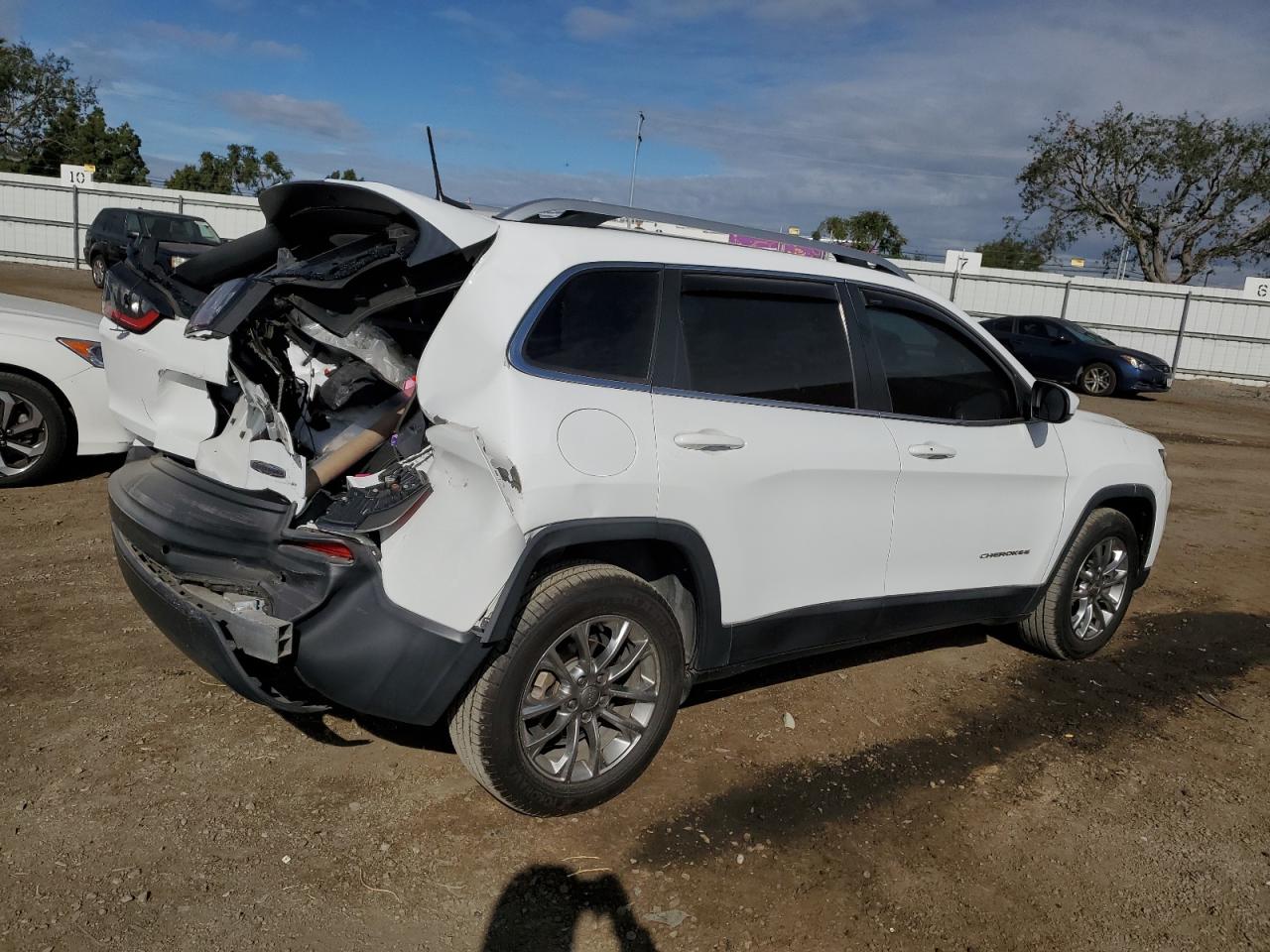 Image 3 of 2019 JEEP CHEROKEE LATITUDE PLUS 2019 with VIN 1C4PJLLB6KD263356