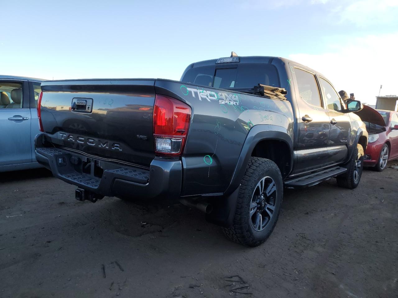 Obraz 3 z 2017 TOYOTA TACOMA DOUBLE CAB 2017 z VIN 3TMCZ5AN6HM057029