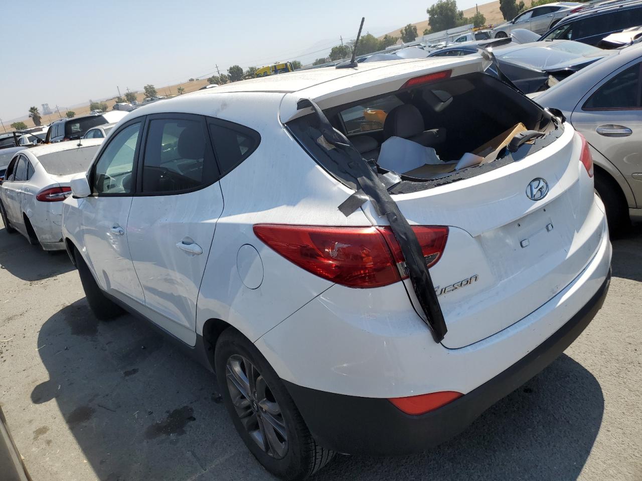 Image 2 of 2015 HYUNDAI TUCSON GLS 2015 with VIN KM8JT3AF1FU099036