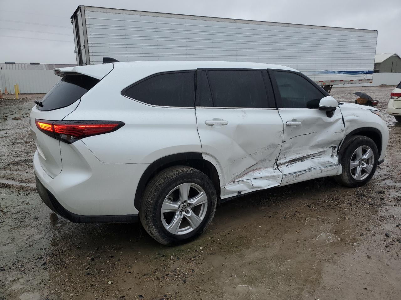 Изображение 3 2022 TOYOTA HIGHLANDER L 2022 с VIN 5TDCZRAH2NS127512