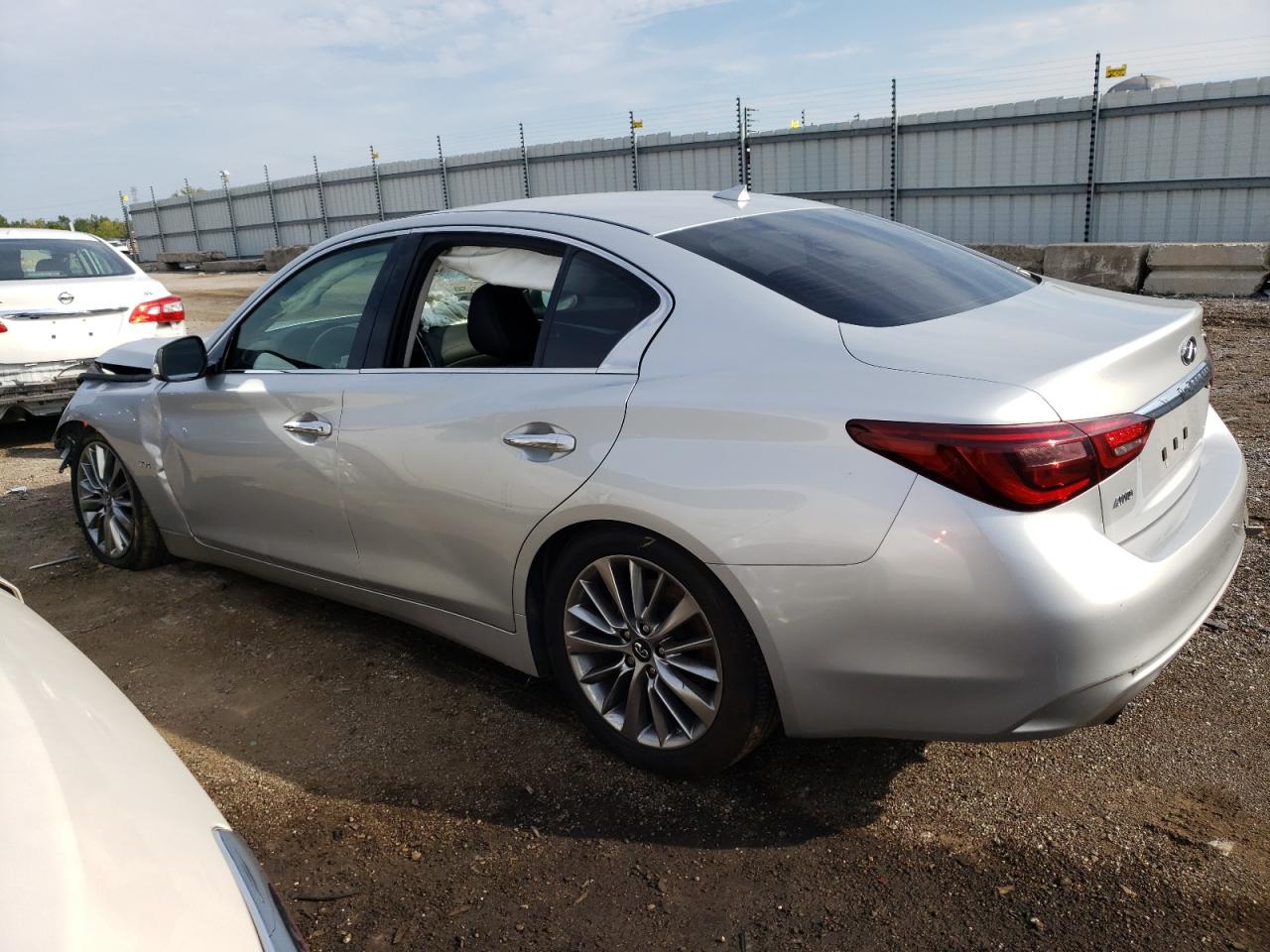 Изображение 2 Infiniti Q50 Luxe 2018 с VIN JN1EV7AR6JM433560