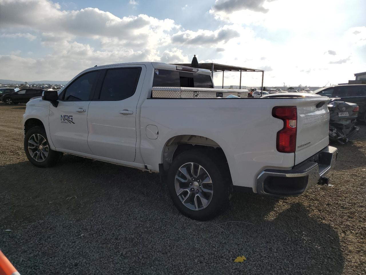 Изображение 2 2021 CHEVROLET SILVERADO C1500 LT 2021 с VIN 1GCPWCED2MZ185437