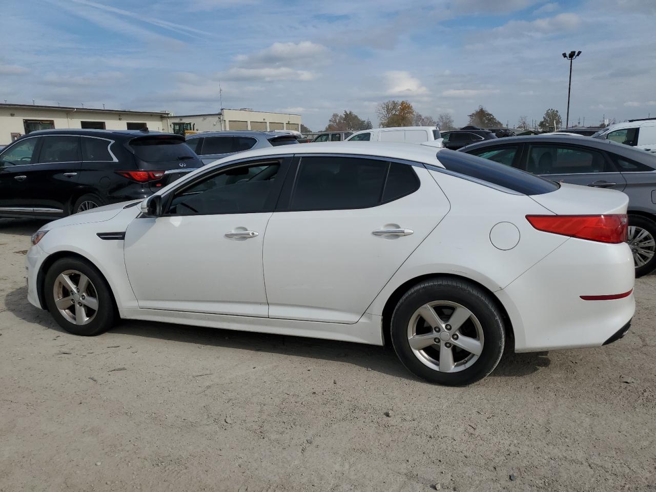 Изображение 2 2015 KIA OPTIMA LX 2015 с VIN KNAGM4A73F5576146