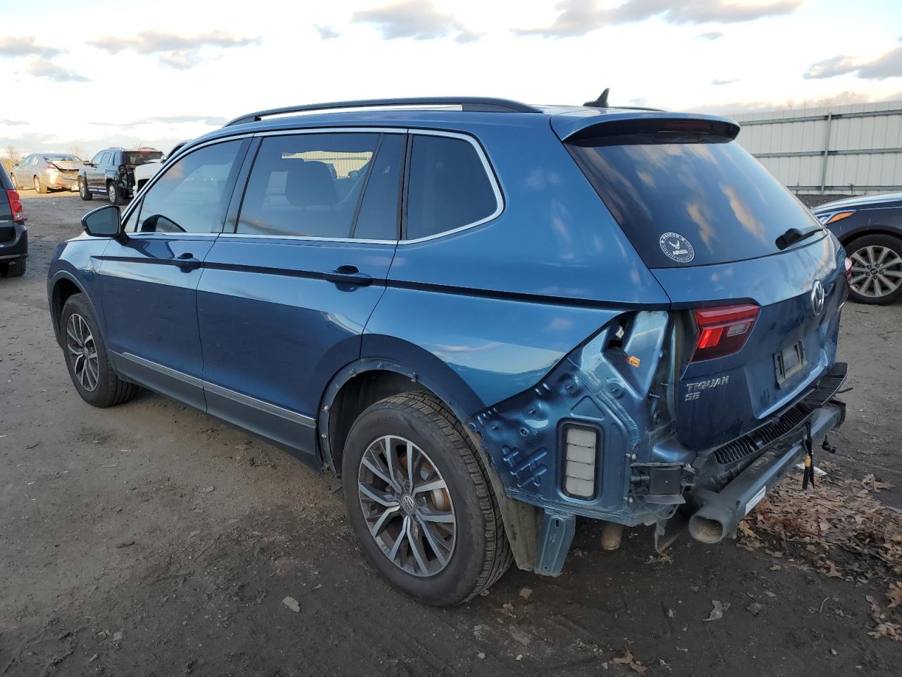 Изображение 2 2020 VOLKSWAGEN TIGUAN SE 2020 с VIN 3VV2B7AX0LM095864