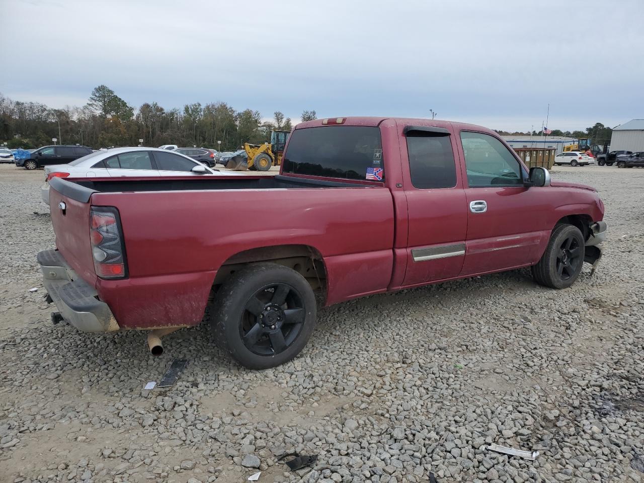 Image 3 of 2004 CHEVROLET SILVERADO C1500 2004 with VIN 2GCEC19V041174873