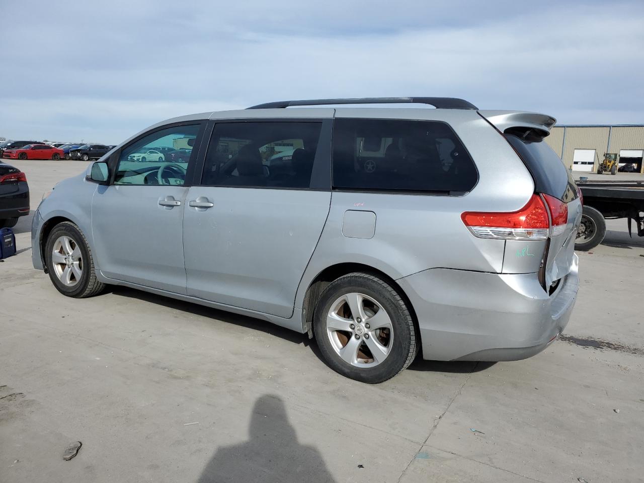 Obraz 2 z 2012 TOYOTA SIENNA LE 2012 z VIN 5TDKK3DCXCS202421