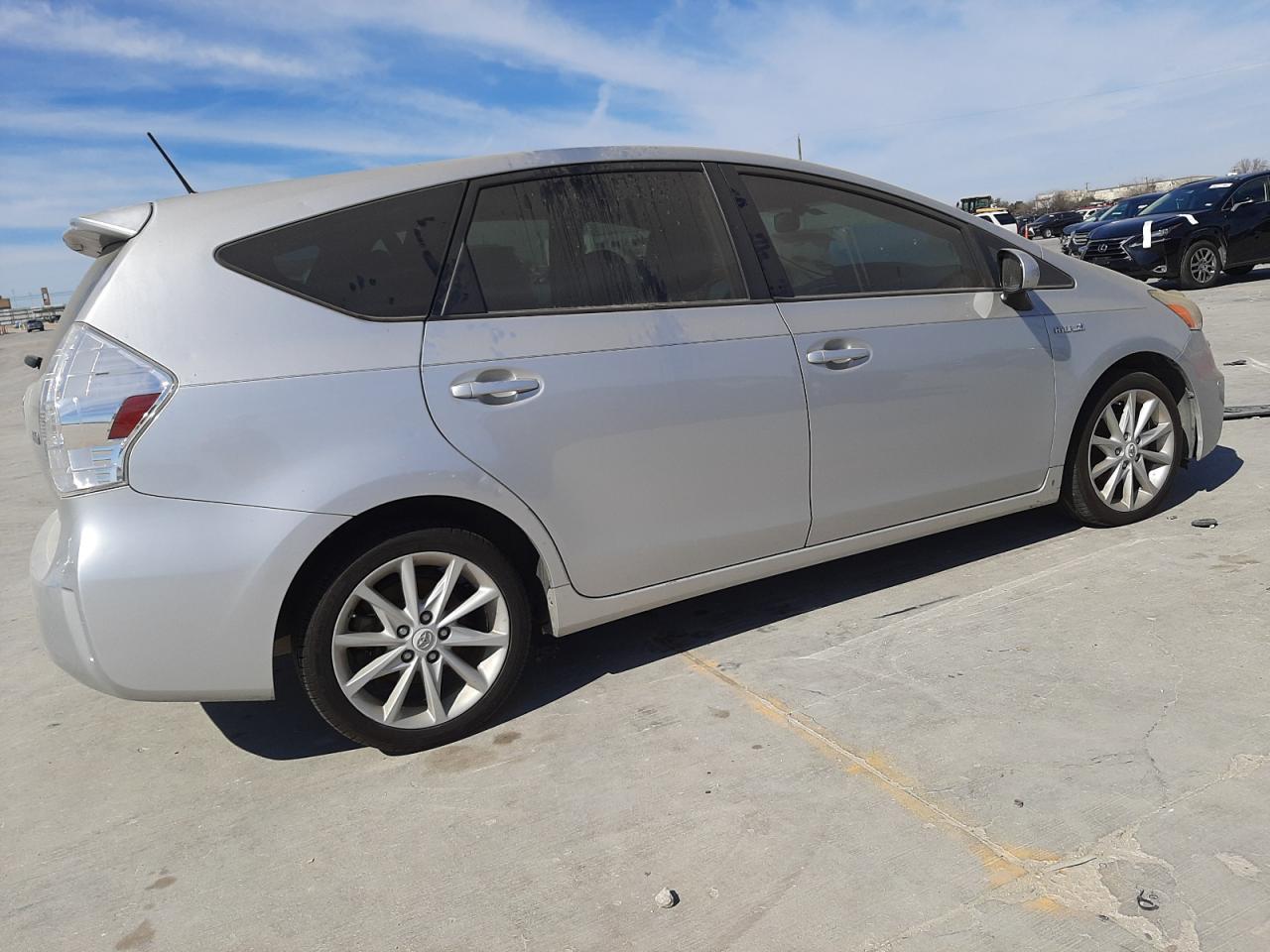 Image 3 of 2012 TOYOTA PRIUS V  2012 with VIN JTDZN3EUXC3030793