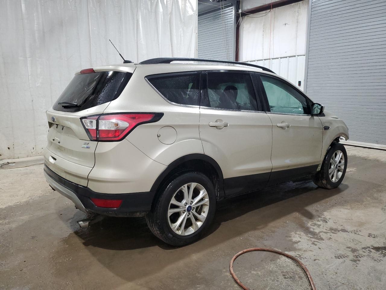 Image 3 of 2018 FORD ESCAPE SE 2018 with VIN 1FMCU9GD7JUA77890