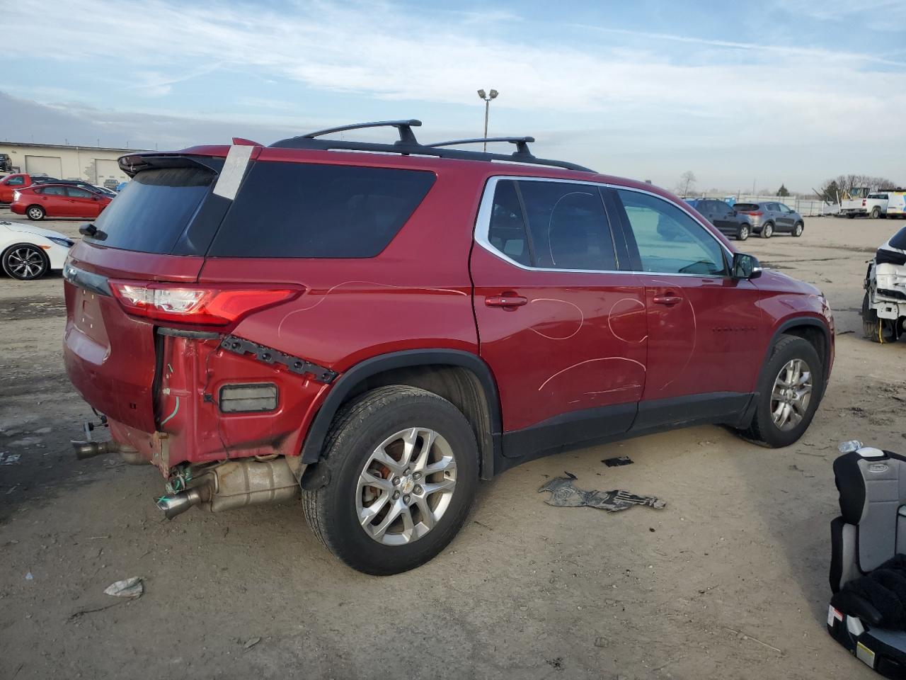 Image 3 of 2019 CHEVROLET TRAVERSE LT 2019 with VIN 1GNEVGKW0KJ302393