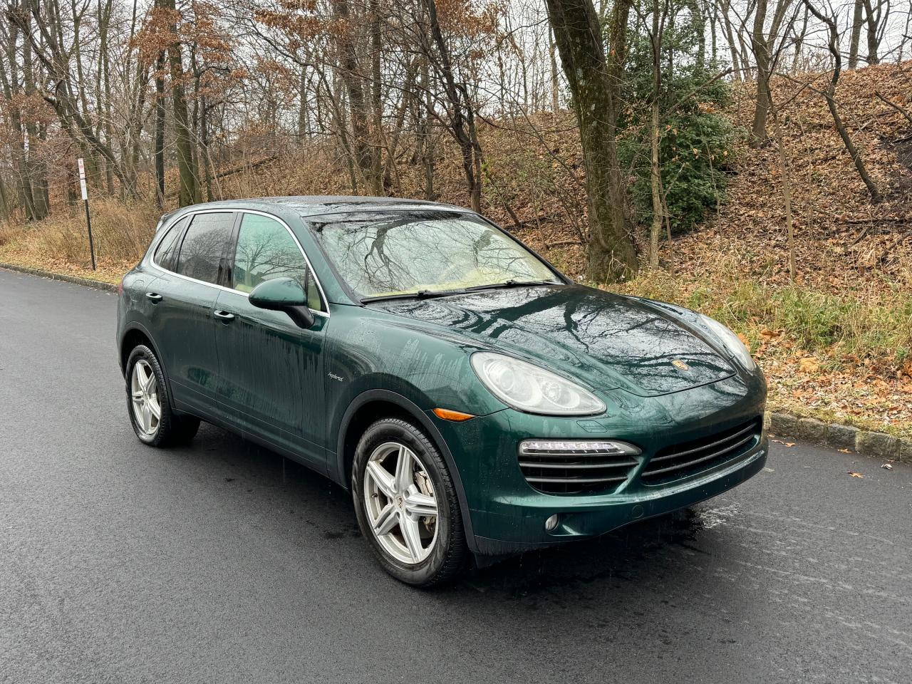 Image 1 of 2011 PORSCHE CAYENNE S HYBRID 2011 with VIN WP1AE2A23BLA92237