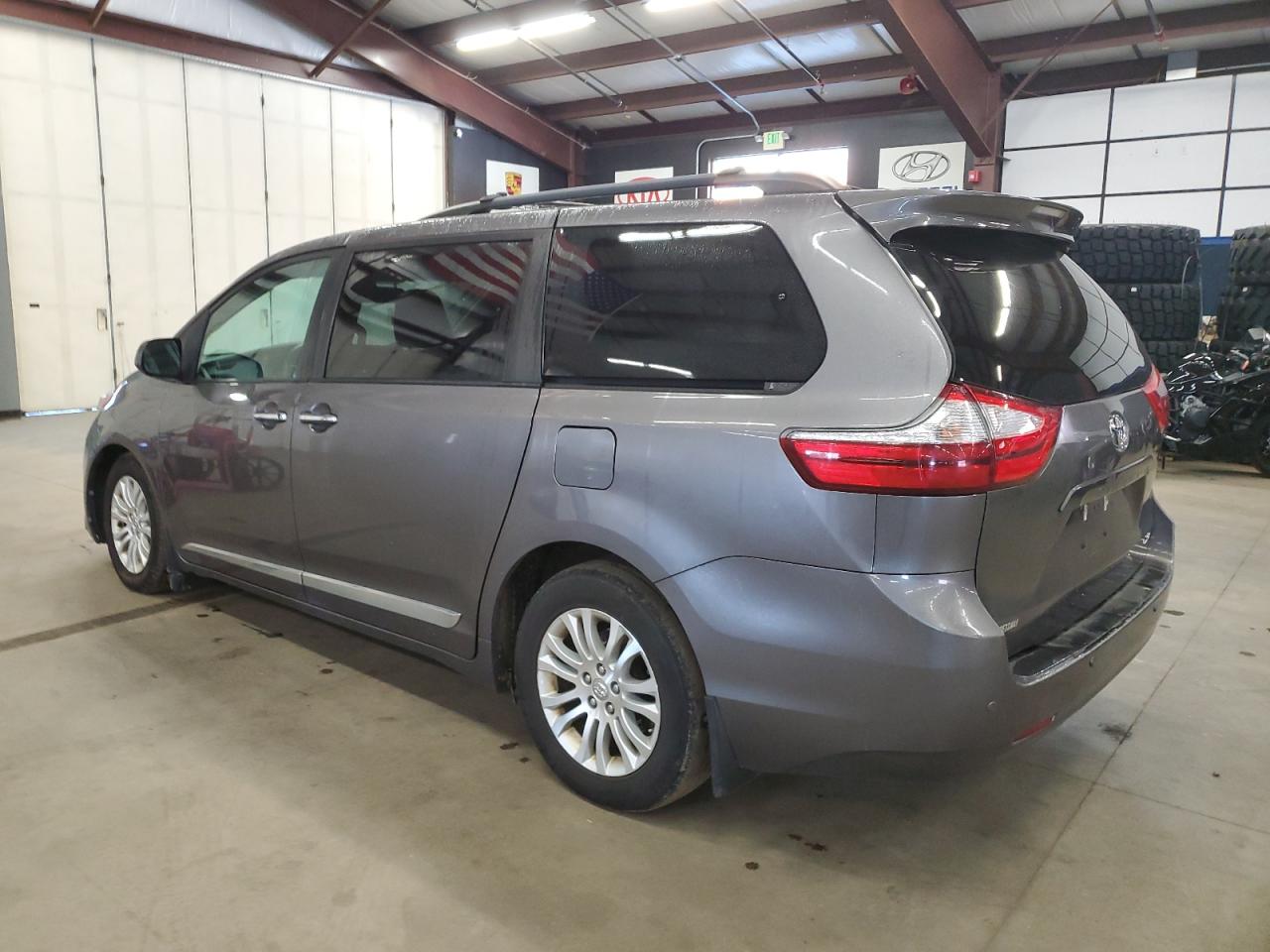 Image 2 of 2017 TOYOTA SIENNA XLE 2017 with VIN 5TDYZ3DC6HS869127