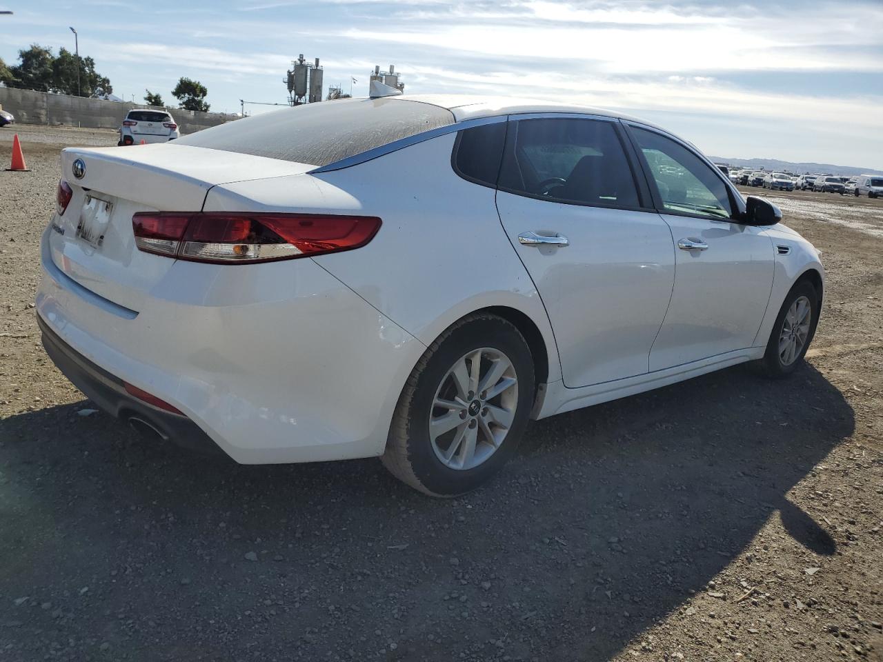 Image 3 of Kia Optima Lx 2016 with VIN KNAGT4L30G5117431